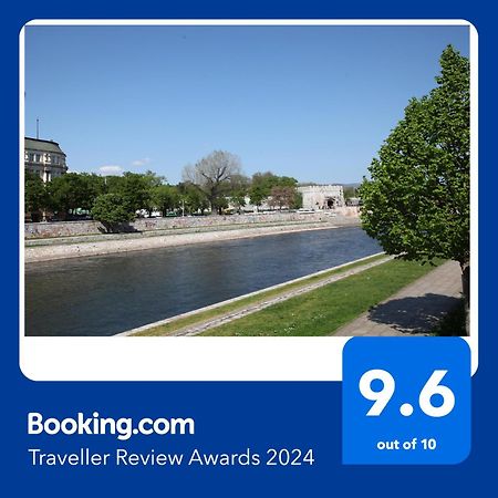 65 Square Meters Designer Apartment In Heart Of City - River View ! Park For Free Ni Extérieur photo
