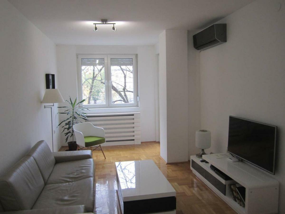 65 Square Meters Designer Apartment In Heart Of City - River View ! Park For Free Ni Extérieur photo