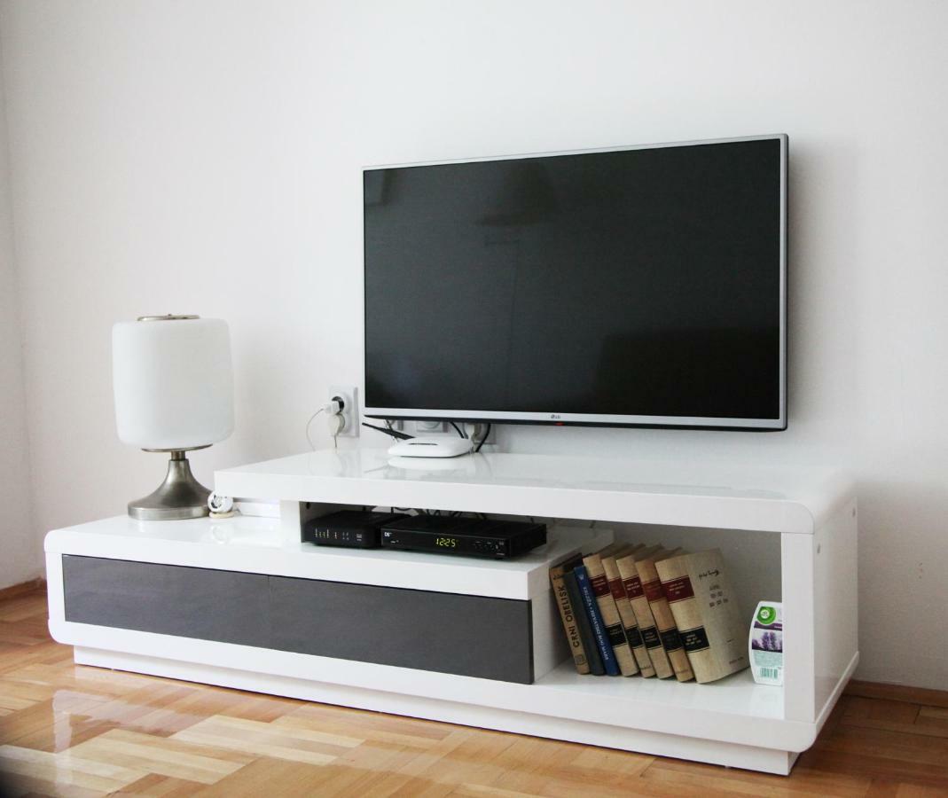 65 Square Meters Designer Apartment In Heart Of City - River View ! Park For Free Ni Extérieur photo